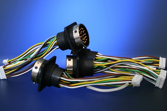 Kabelkonfektion Amphenol-Flanschstecker