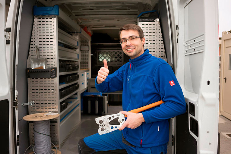 Prüfung, Wartung und Service für Schaltschränke – Sicherstellung von Betriebssicherheit und Normkonformität Prüfung und Servicearbeiten an Schaltschrank und elektrischer Anlage